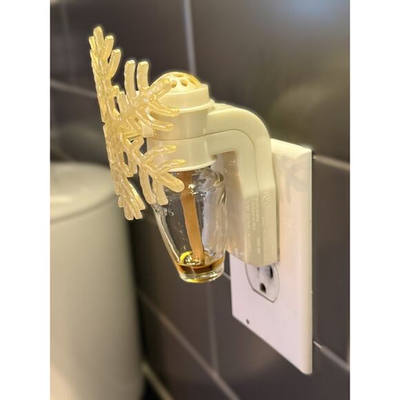 Bath & Body Works Wallflower Snowflake Plugin Home Fragrance Diffuser NO Light - Picture 3 of 7